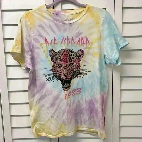 Goodie Two Sleeves Def Leppard T-Shirt Size M - Picture 1 of 4